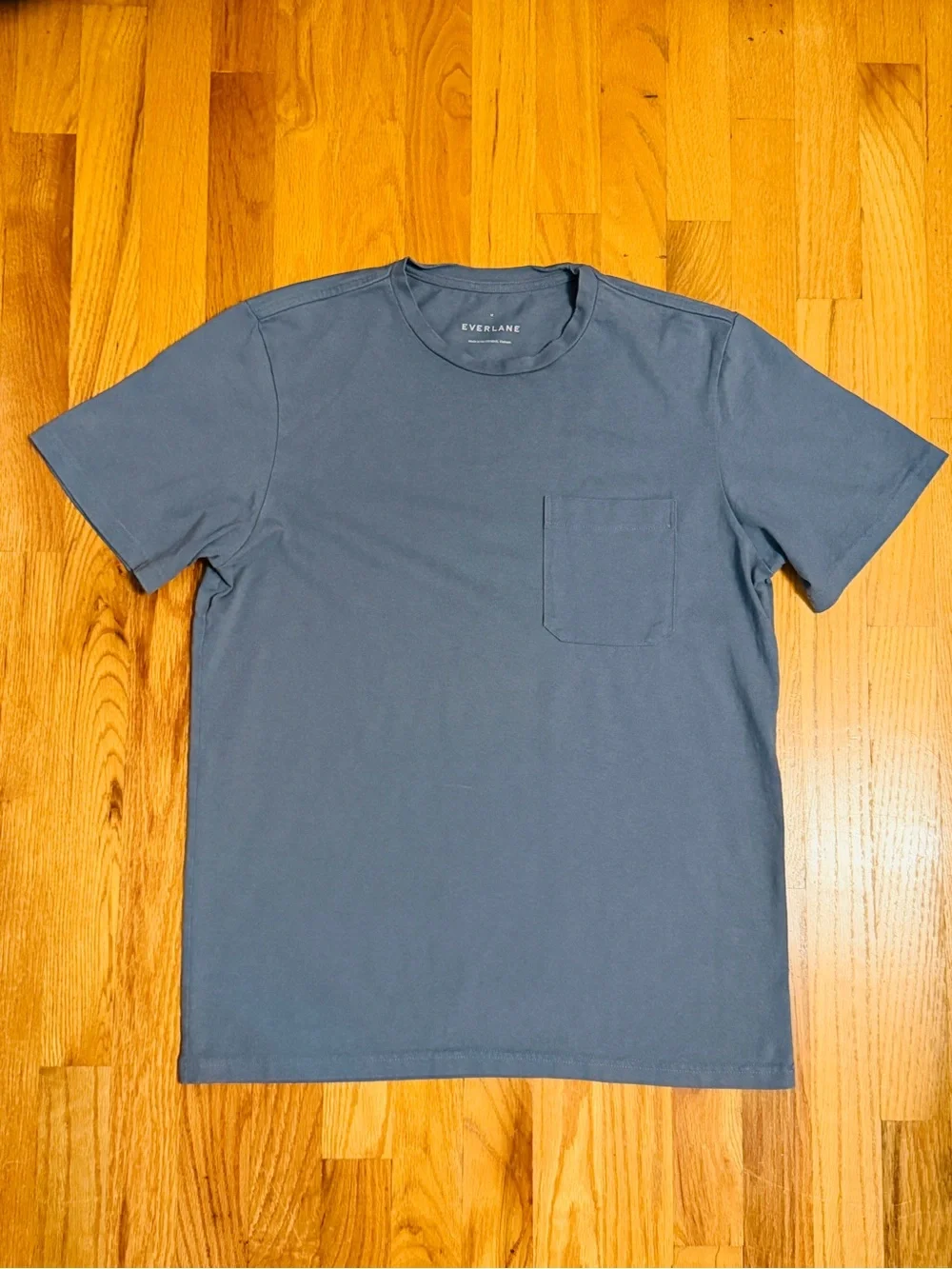 Everlane Mens Medium The Premium-Weight Pocket Tee in Slate Blue Uniform - Picture 2 of 6